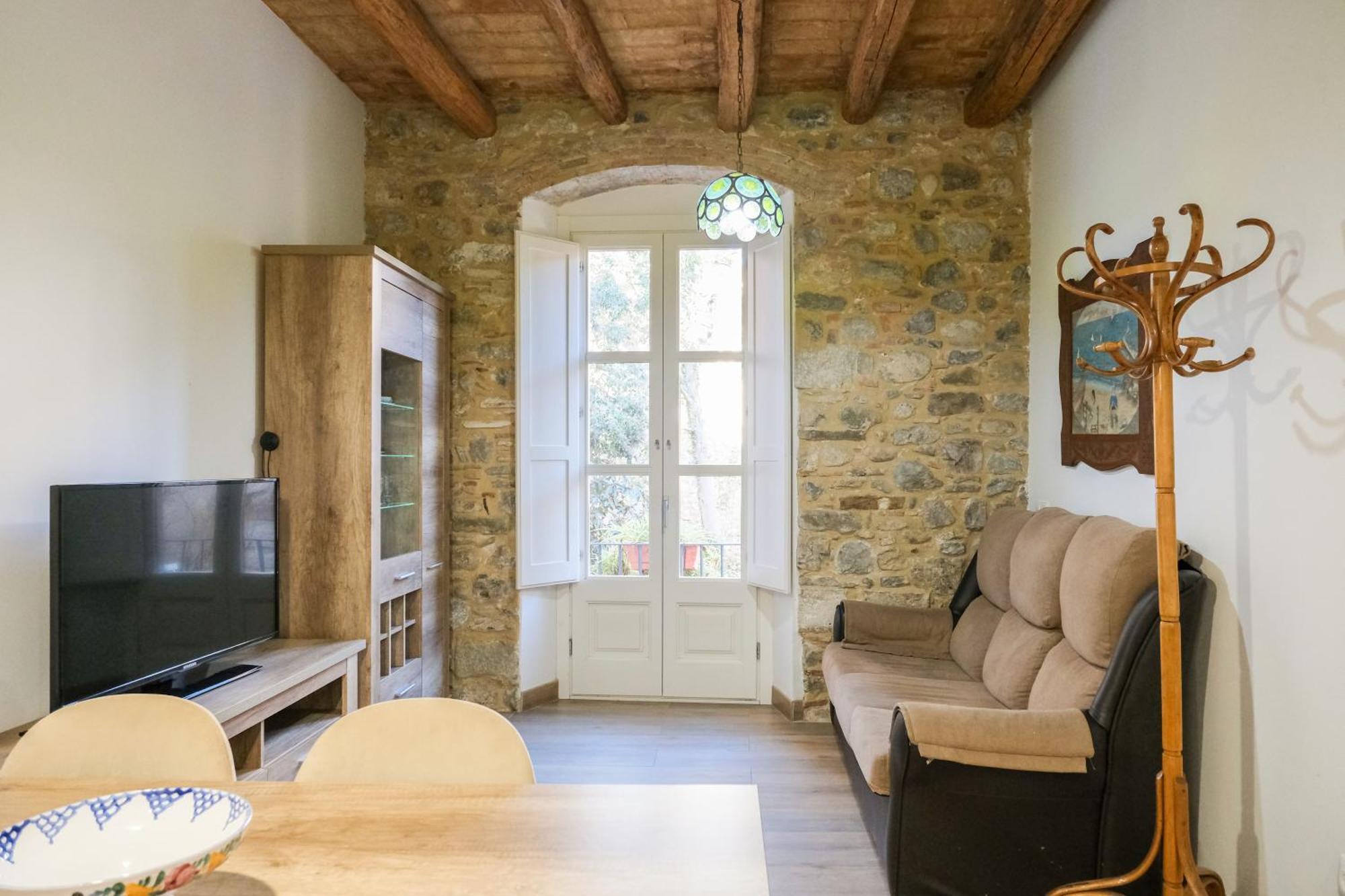 Ganganell Centre Con Patio Besalú