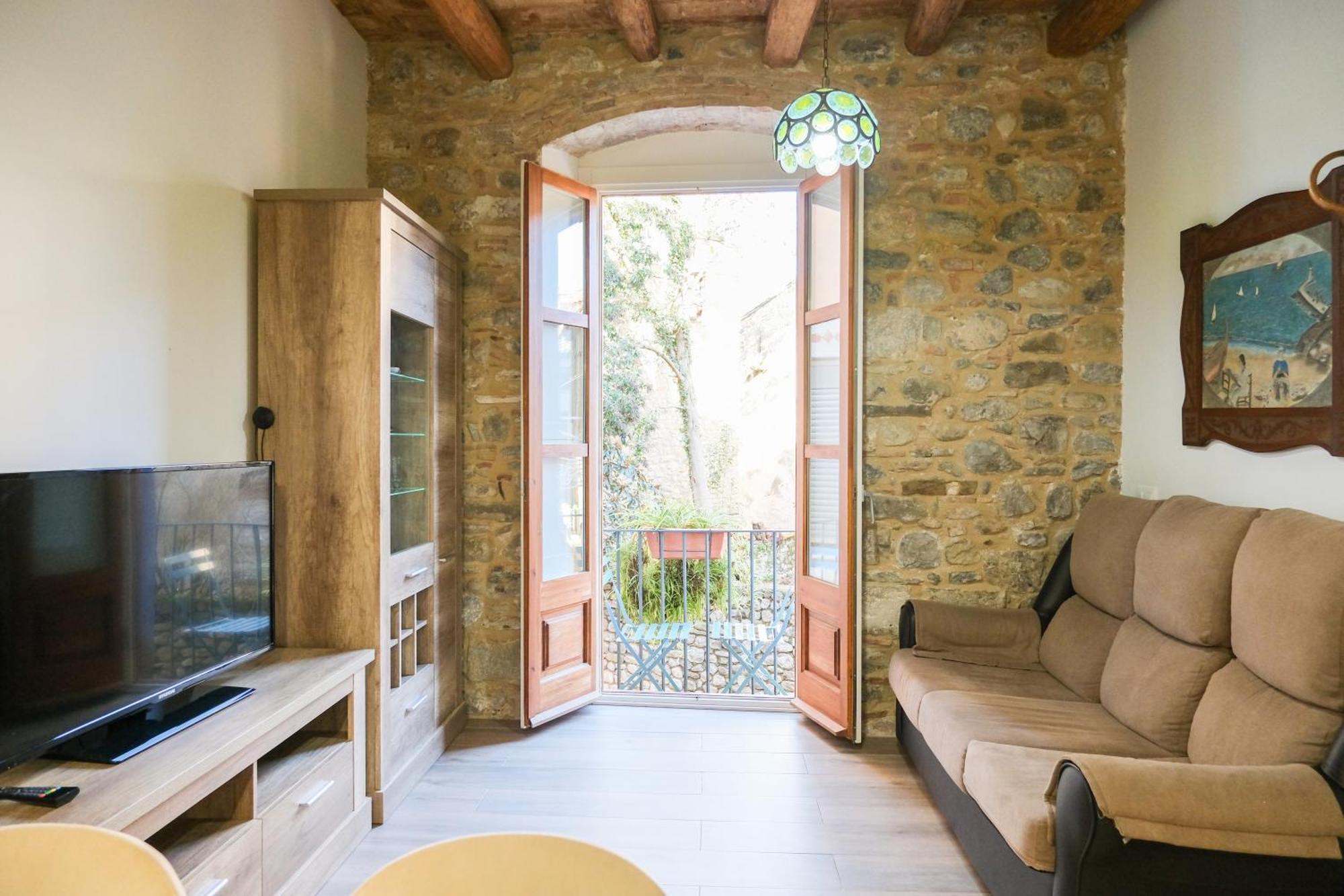 Ganganell Centre Con Patio Apartment Besalú